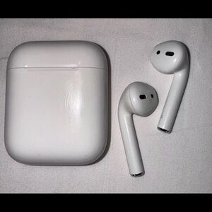 Apple AirPods 1st Gen In-Ear Headsets with Charging Case White